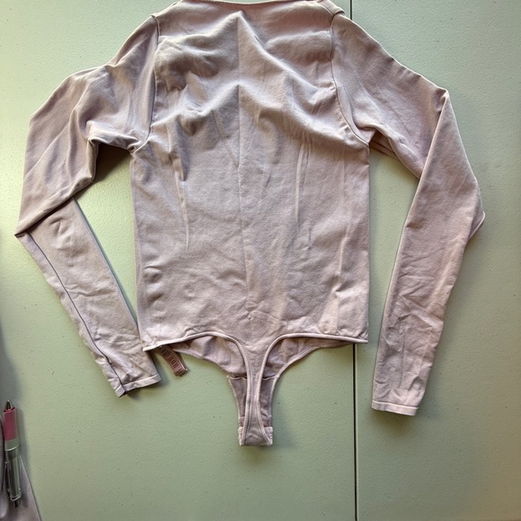 SKIMS Fits Everybody Long Sleeve Scoop Neck Thong Bodysuit Mauve Pink S/M - Picture 5 of 7